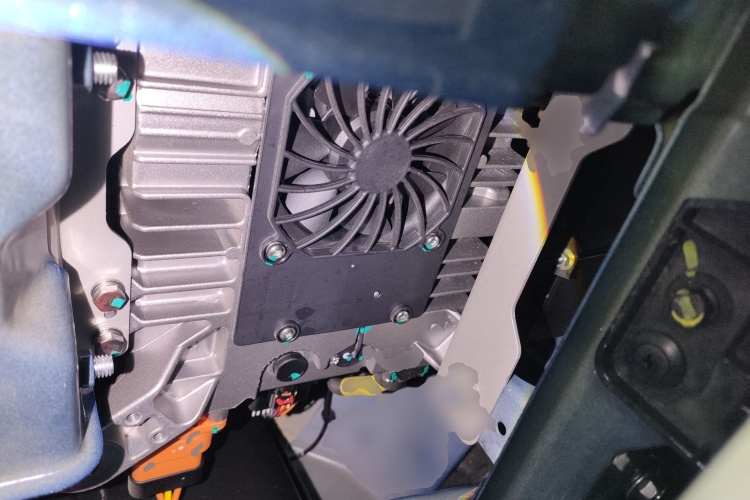 奔腾小马 2025款 222km 玲珑马机舱底盘24