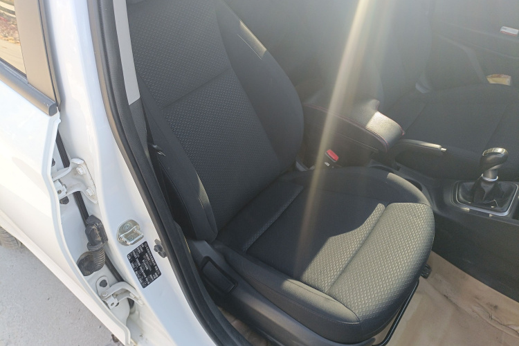 现代 悦纳 2016款 1.4L 手动炫酷版GLS局部细节41