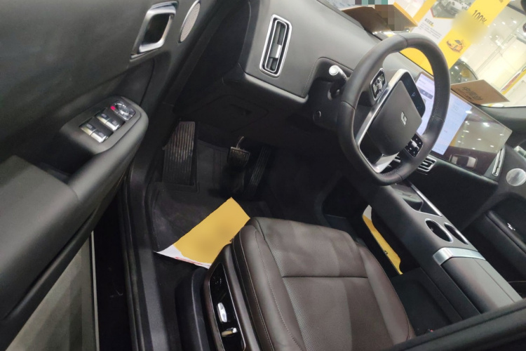 理想汽车 理想L9 2022款 Max中控内饰20
