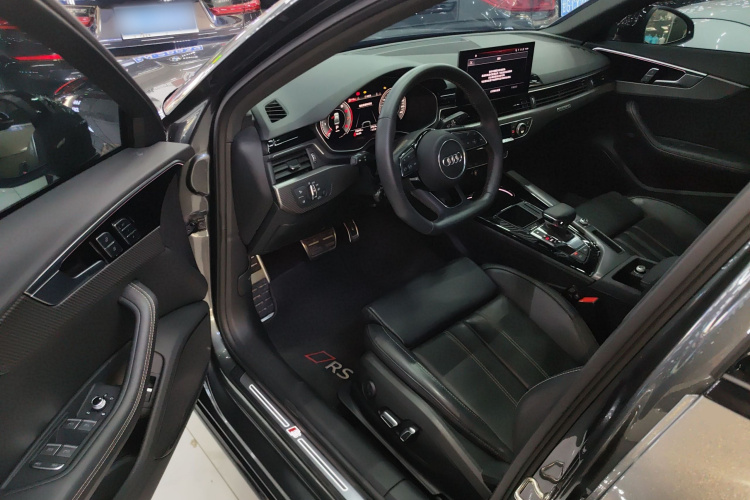 奥迪A4L 2024款 40 TFSI quattro RS套件燃速型中控内饰20
