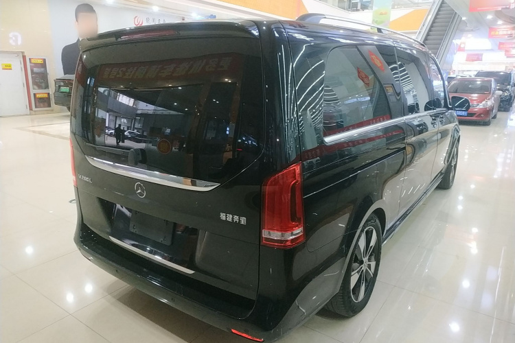 奔驰V级 2022款 V 260 L 长轴距尊贵版车身外观7