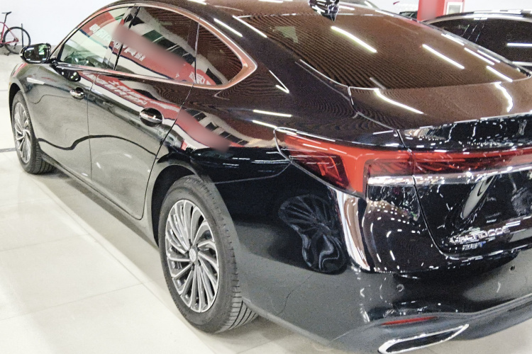 别克 君越 2023款 28T 越尊版车身外观4