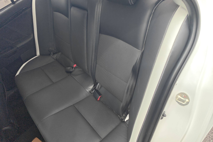 三菱 翼神 2016款 1.8L CVT黑白复刻版中控内饰7001