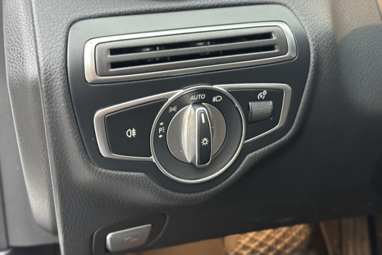 奔驰C级 2020款 改款 C 260 L 运动版中控内饰7005