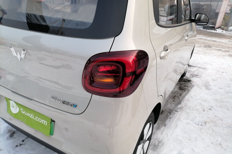 五菱汽车 宏光MINIEV 2025款 四门版 进阶款车身外观9