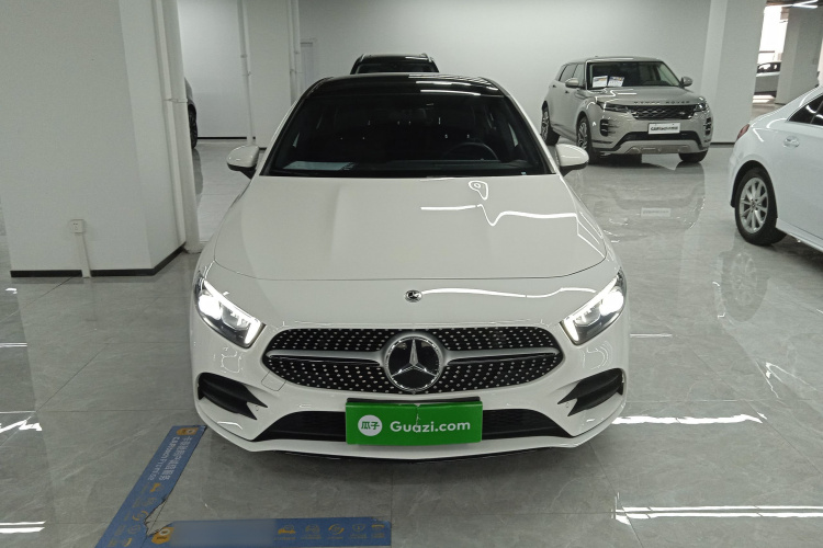 奔驰A级 2022款 改款三 A 200 L 运动轿车时尚型车身外观2