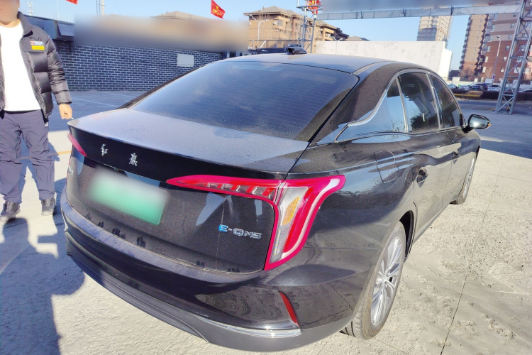 红旗E-QM5 2024款 610km PLUS车身外观7