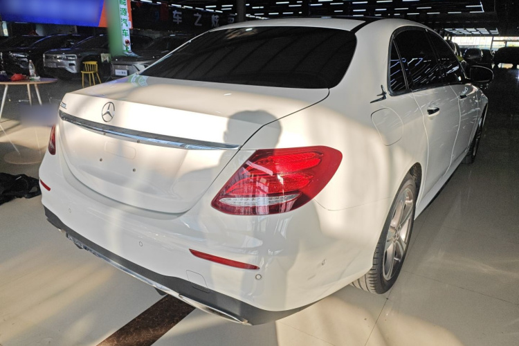 奔驰E级 2016款 E 200 L 运动型车身外观7