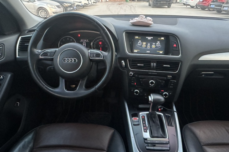 奥迪Q5 2016款 40 TFSI 技术型中控内饰7002