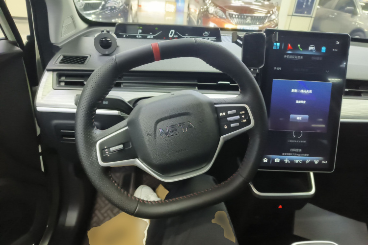 哪吒汽车 哪吒V 2022款 潮 400 Lite中控内饰13