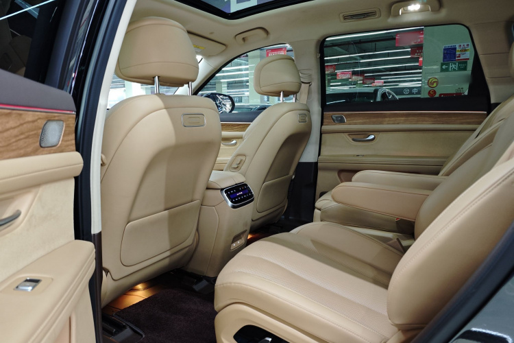 鸿蒙智行 问界M7 2024款 1.5T 智驾四驱Max版 6座中控内饰7010