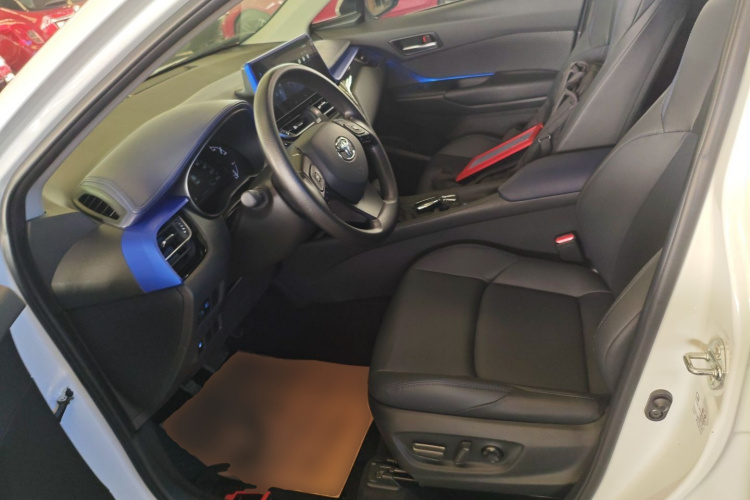 丰田C-HR 2023款 2.0L 领先版中控内饰19