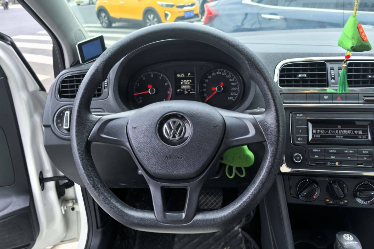 大众 Polo 2016款 1.4L 自动风尚型中控内饰7002