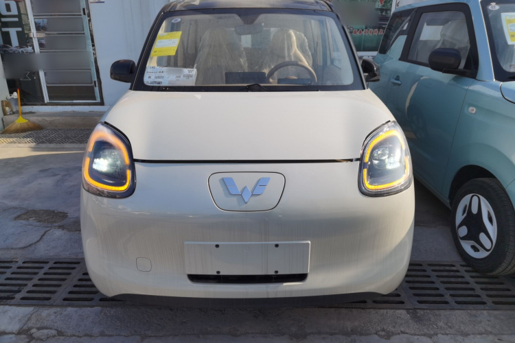 五菱汽车 宏光MINIEV 2025款 四门版 臻享+款车身外观2