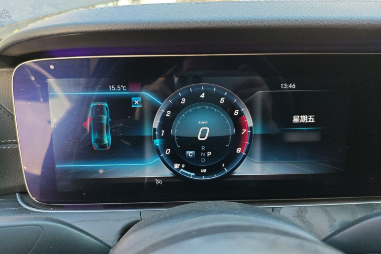 奔驰E级 2019款 E 300 L 运动时尚型局部细节14