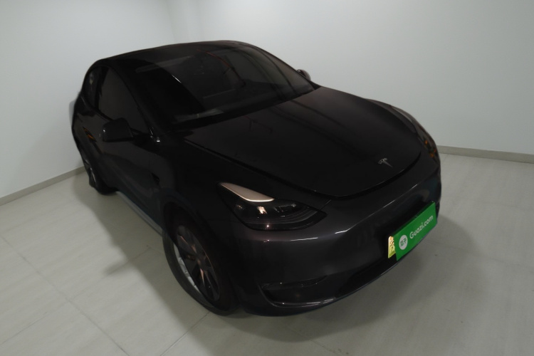 特斯拉 Model Y 2021款 长续航全轮驱动版车身外观3