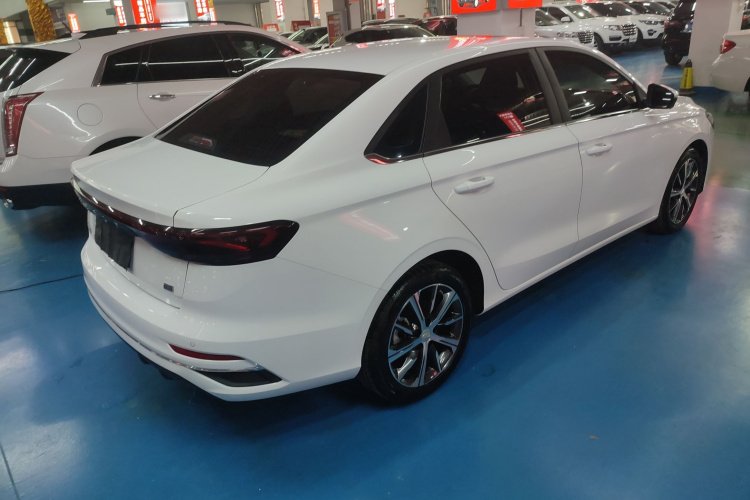 吉利汽车 帝豪 2023款 第4代冠军版 1.5L CVT尊贵型车身外观7