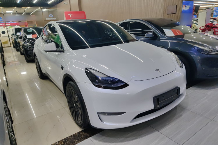 特斯拉 Model Y 2023款 长续航全轮驱动版车身外观3
