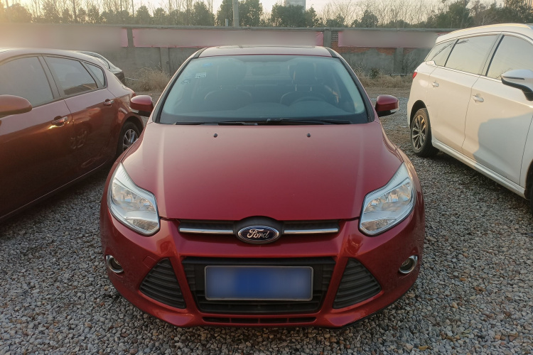 福特 福克斯 2012款 三厢 1.6L 自动风尚型车身外观2