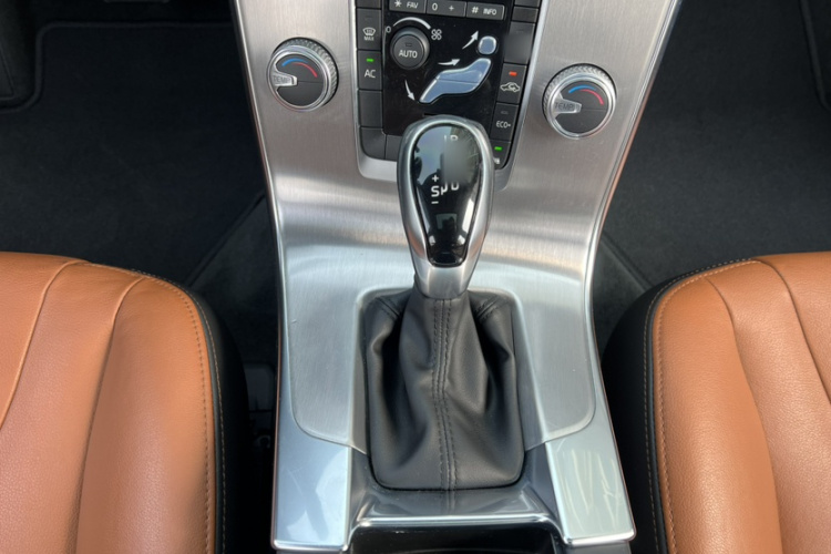 沃尔沃S60 2018款 S60L T3 智进版局部细节18