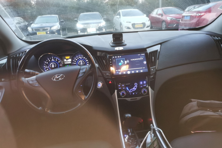 现代 索纳塔 2014款 2.0L 自动尊贵版中控内饰12