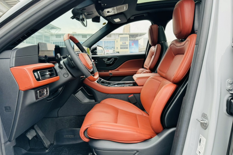 林肯 飞行家 2024款 3.0T V6 四驱奢雅版 六座中控内饰7004