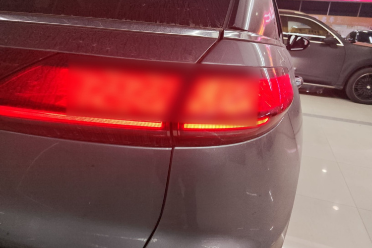 小鹏G3 2020款 460i 智享版车身外观9