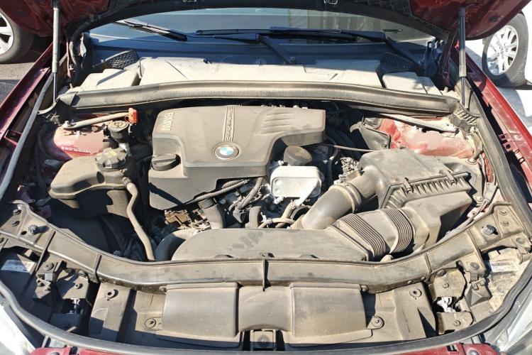 宝马X1 2014款 sDrive18i X设计套装机舱底盘24