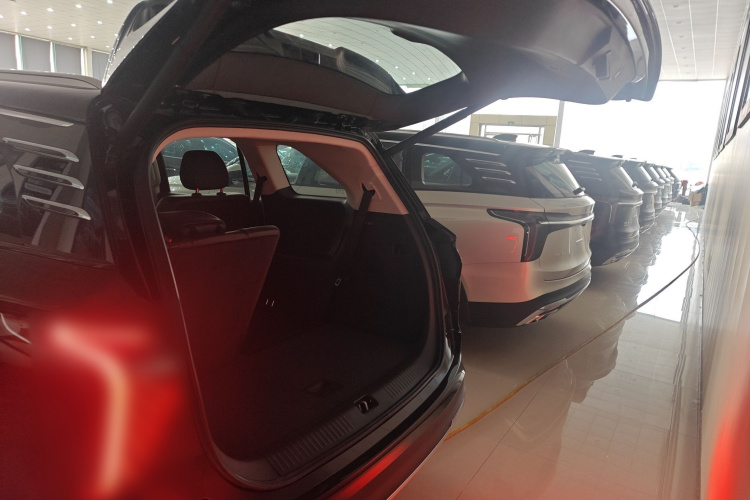 红旗HS7 PHEV 2024款 2.0T PHEV 四驱旗畅版 6座机舱底盘23