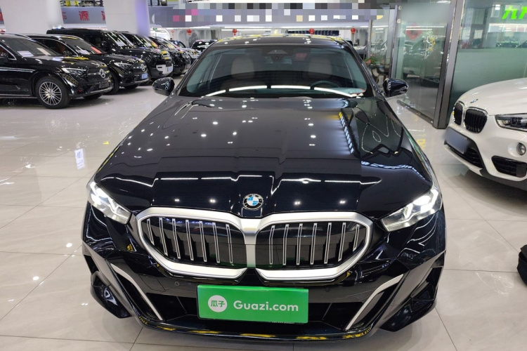 宝马5系 2024款 525Li M运动套装车身外观2