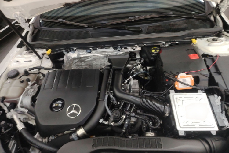 奔驰CLA 2023款 CLA 200机舱底盘24