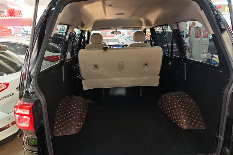 东风风行 菱智 2022款 M5 1.6L 实用型 5座局部细节23