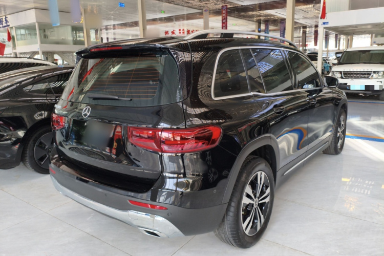 奔驰GLB 2024款 GLB 200 动感型车身外观7