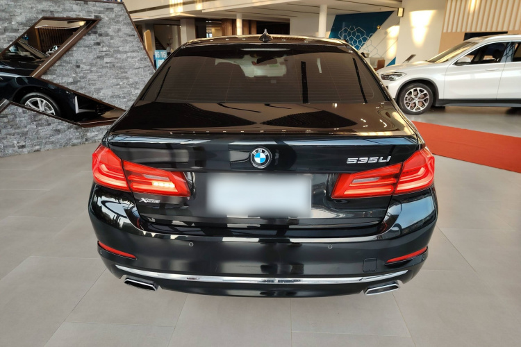 宝马5系 2019款 530Li 尊享型 豪华套装车身外观6004