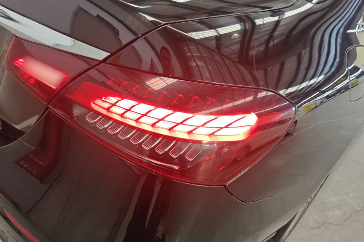 奔驰E级 2021款 改款 E 300 L 时尚型车身外观9