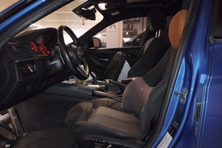 宝马3系 2017款 320i M运动型中控内饰19