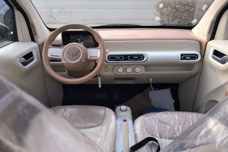 五菱汽车 宏光MINIEV 2024款 第三代 215km 青春版中控内饰12