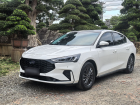 福特 福克斯 2022款 三厢 EcoBoost 180 自动竞速版