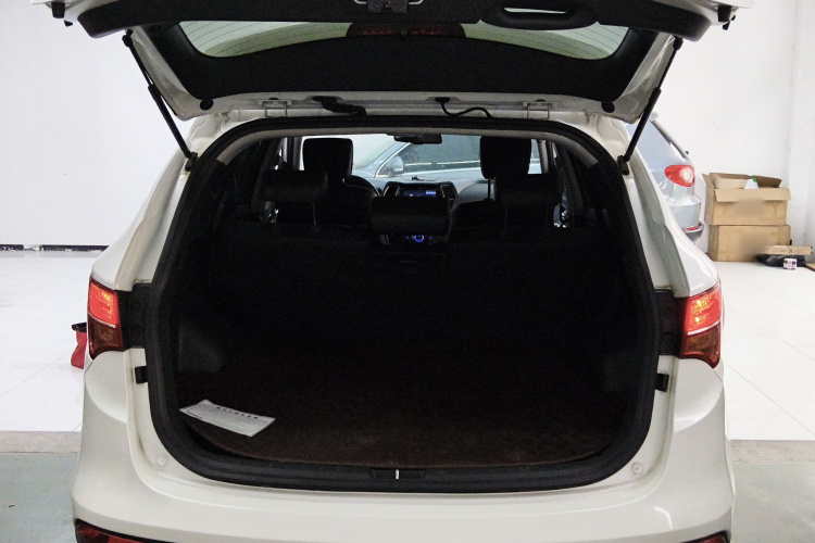 现代 胜达 2013款 2.4L 自动两驱智能型机舱底盘23