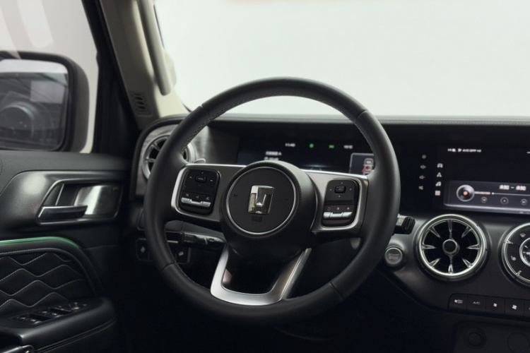 坦克300 2021款 越野版 2.0T 征服者中控内饰7001