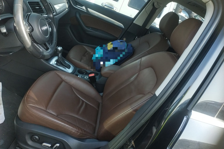 奥迪Q3 2017款 35 TFSI quattro 全时四驱风尚型局部细节19