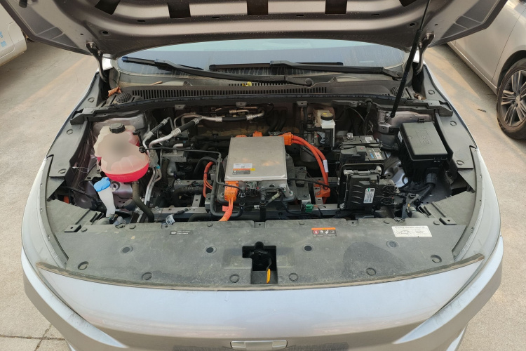 吉利几何A 2024款 410KM 出行版机舱底盘24