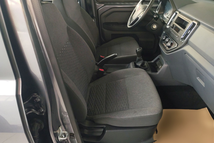 五菱汽车 五菱征途 2021款 1.5L进取型LAR局部细节41