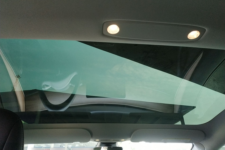 特斯拉 Model 3 2022款 后轮驱动版中控内饰22