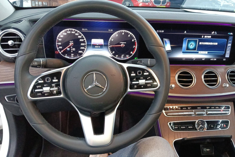 奔驰E级 2020款 E 300 L 豪华型中控内饰13