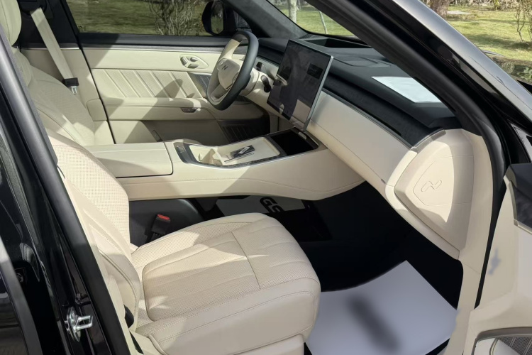 乐道L90 2025款 Max 六座版中控内饰7014