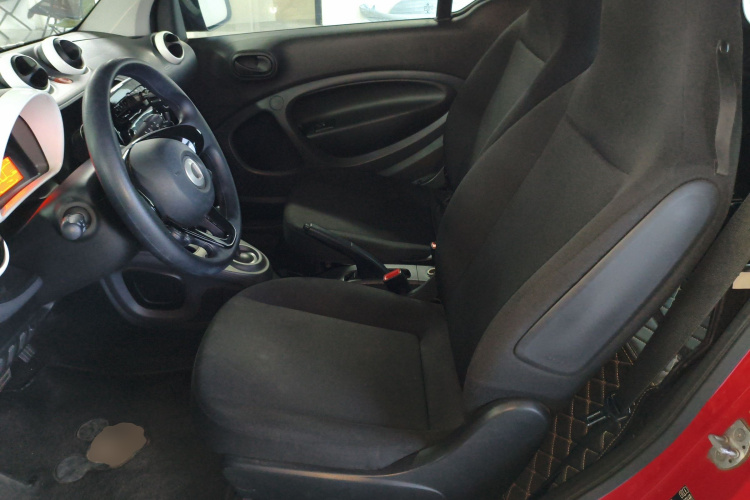 smart fortwo 2018款 1.0L 52千瓦硬顶灵动版 国V中控内饰21