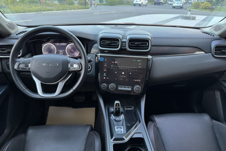 领克02 2018款 1.5T DCT两驱劲Pro版 国V中控内饰7002