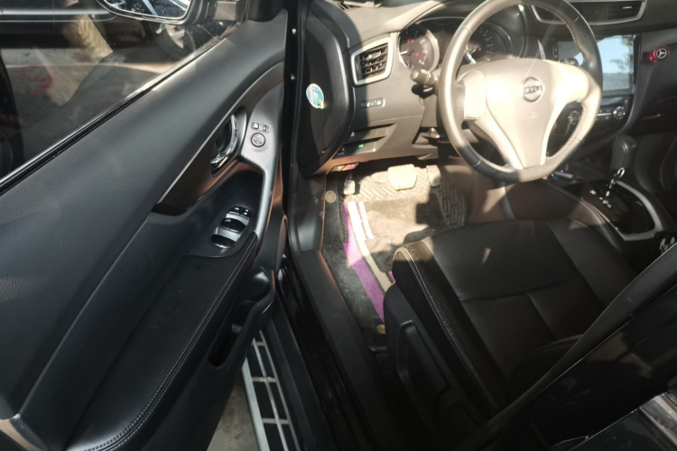 日产 奇骏 2015款 2.0L CVT舒适MAX版 2WD中控内饰7003