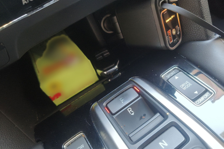 本田UR-V 2017款 370TURBO 两驱尊贵版 国V中控内饰7001